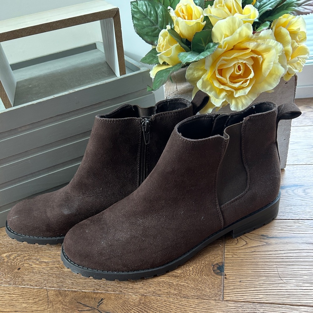 Kohls Sonoma Sz 10 M ladies Brown Suedelike Ankle Boots zip low heel .5”